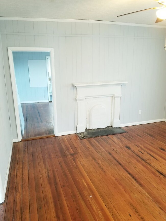 Building Photo - Two Bedroom Two Story Townhome Close to th...