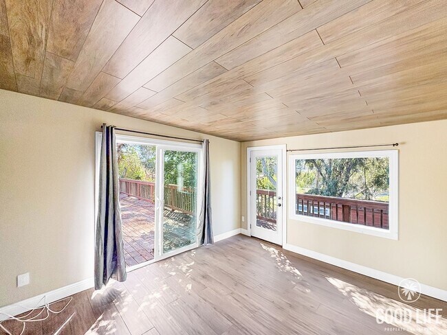 Building Photo - Newly remodeled 4bed/2bath home w/upgrades!