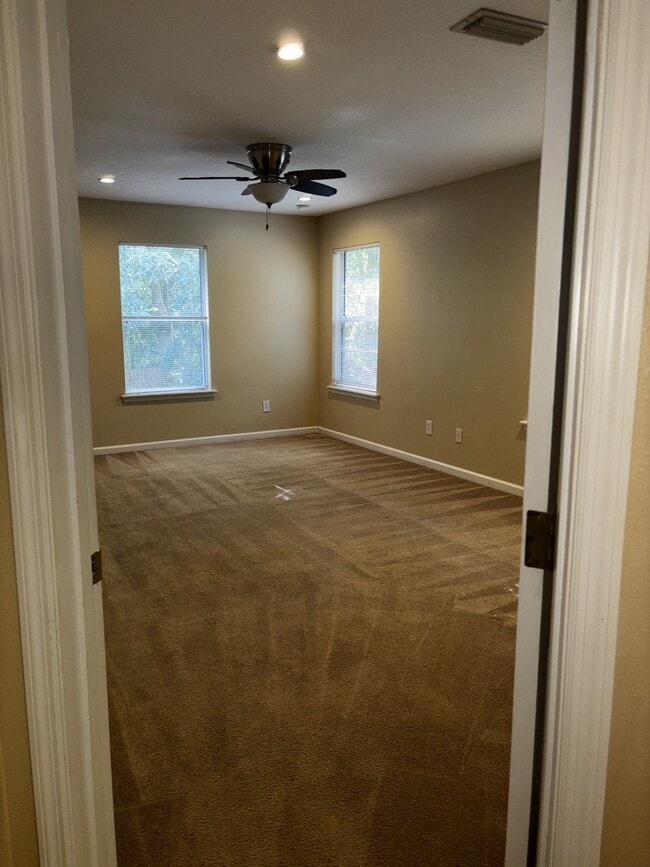 Building Photo - 6844 Misty View Dr