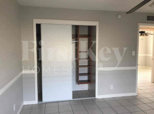 Building Photo - 9409 N 36th Dr