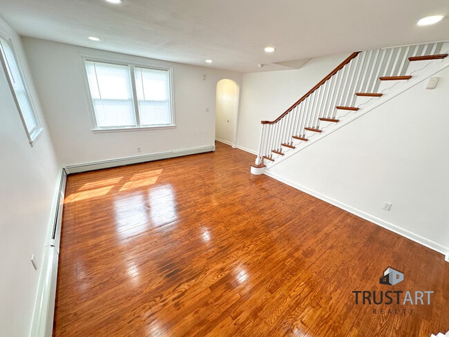 Building Photo - 3 Bedroom house in Oxford Circle, North Ea...