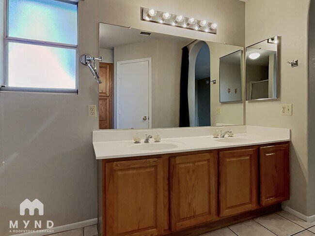 Building Photo - 3828 W Mariposa Grande Ln