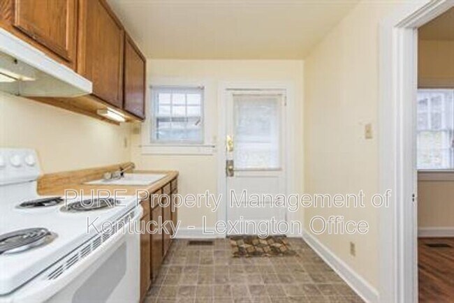 Building Photo - 7 Dogwood Ln