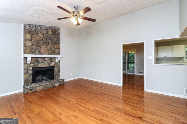 Building Photo - 249 Castleair Dr NE