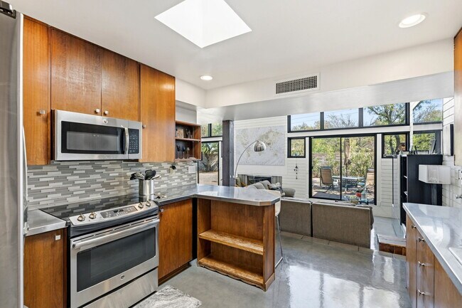 Building Photo - 3920 N Cactus Blvd