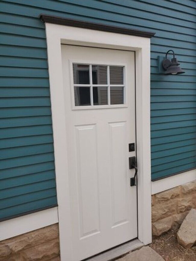 Building Photo - 719 Remington St