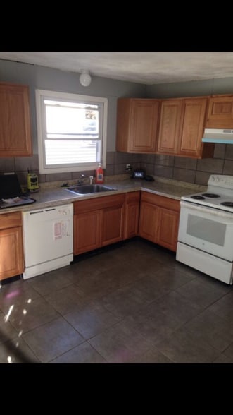 Building Photo - 230 Roosevelt St