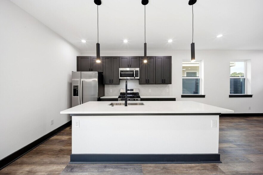 Building Photo - 7818 Hanfro Ln