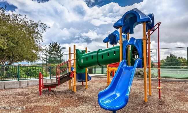 Building Photo - 5638 N Ardmore Ave