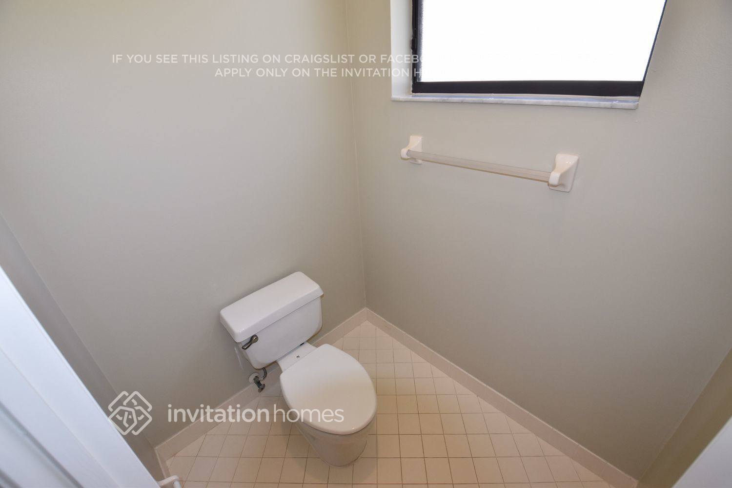 Building Photo - 10213 Lexington Lakes Blvd N