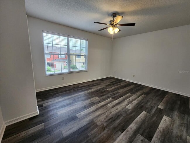 Building Photo - 701 Cresting Oak Cir