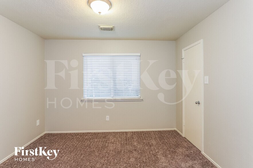 Building Photo - 8614 E Rachlin Cir