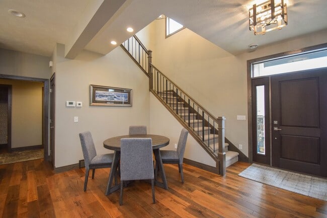 Building Photo - 912 S Torrey Pine Ln