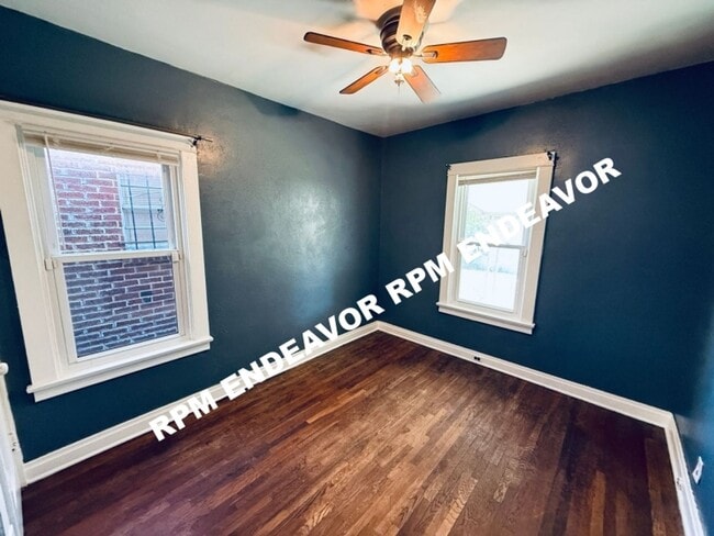 Building Photo - Move-In Ready 2-Bedroom Home with Fenced Yard in Quiet Neighborhood