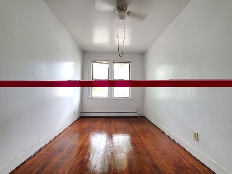 Building Photo - 68 Stegman St