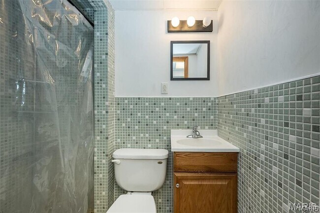 Building Photo - 405 N Moore St