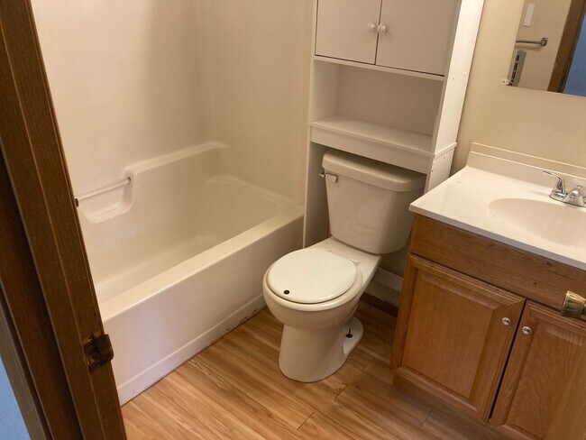 Building Photo - 1 Bedroom 1 Bathroom Apartment!