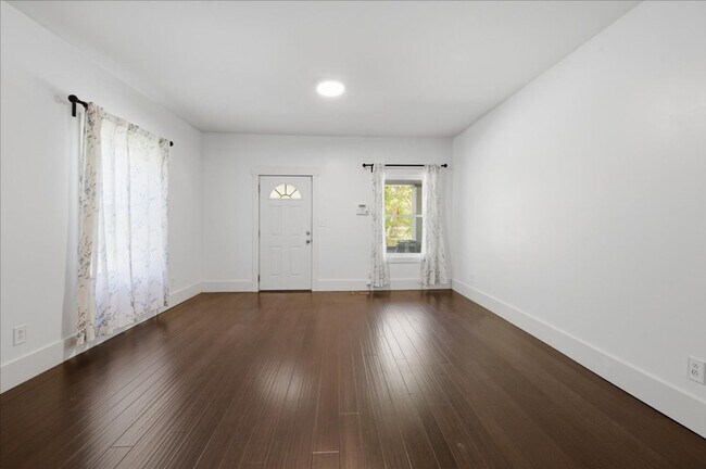 Building Photo - 1613 Nowland Ave