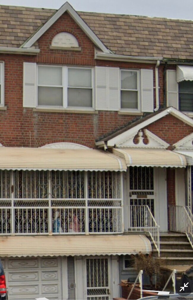 Primary Photo - 1270 White Plains Rd