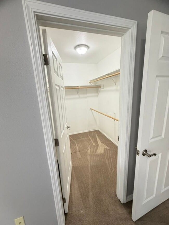 Building Photo - 1006 Frontier Ct