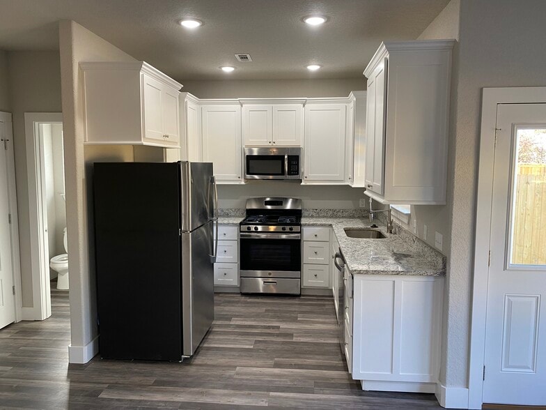 Building Photo - 3004 SW Garrison Ln