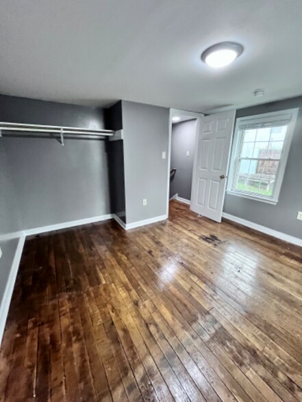 Building Photo - 224 Dingledine St