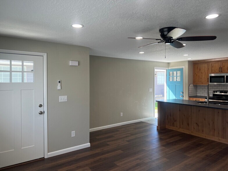 Building Photo - 1215 S Elder St