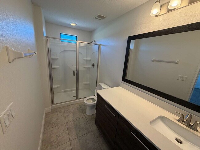 Building Photo - "Charming 2-Bed, 2-Bath Townhouse Retreat in Haines City – Spacious 1464 Sq Ft of Comfort!"