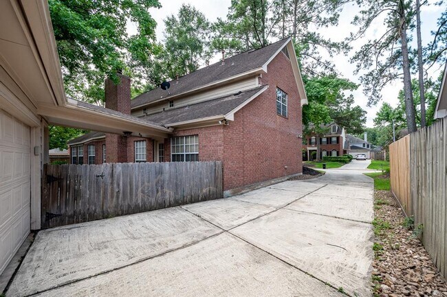 Building Photo - 4515 Tall Ridge Ct