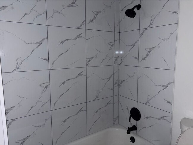 Building Photo - 5782 Belcrest St