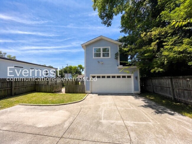Building Photo - 3-Bed/2.5-Bath Home/Available Now!