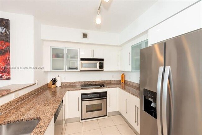 Building Photo - 325 S Biscayne Blvd