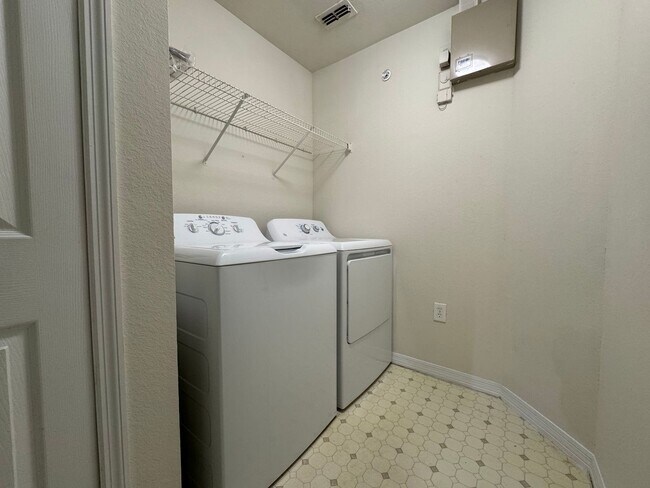 Building Photo - Cypress Fairways 1 Bedroom 1 Bath