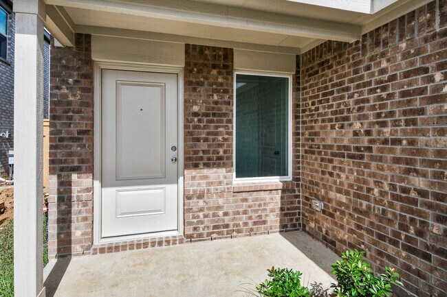 Building Photo - 16831 Spotted Oak Dr