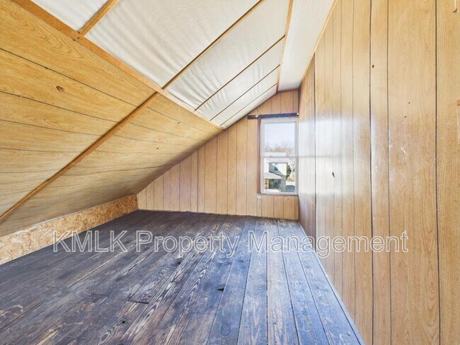 Building Photo - 446 7th St