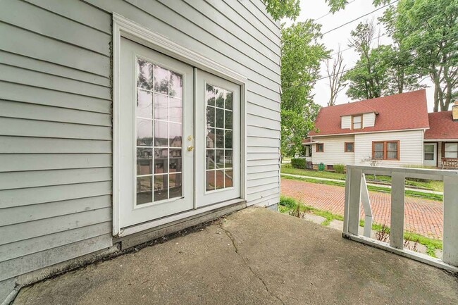 Building Photo - 2145 W 100th St