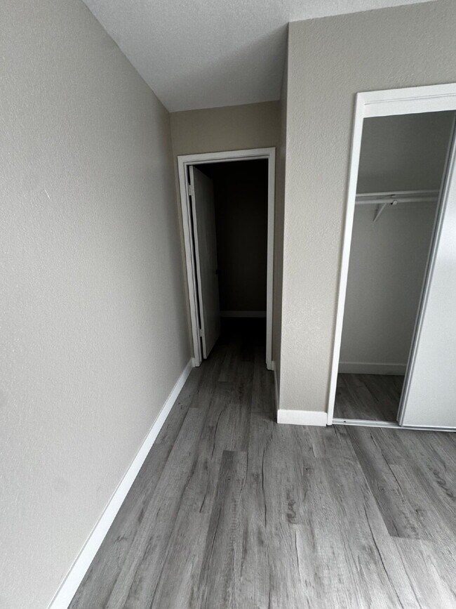 Building Photo - Newly Renovated 2-Bed, 2-Bath Condo at 3559 Guadalupe