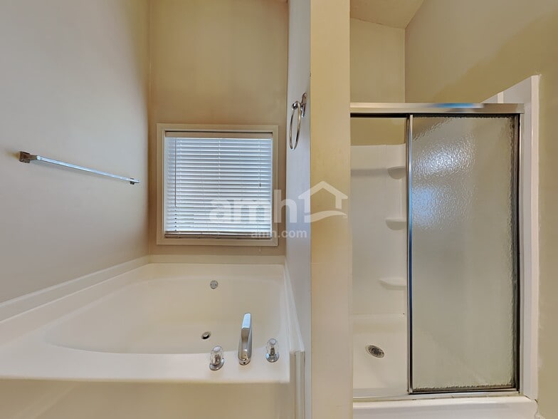 Building Photo - 1552 Armende Cir