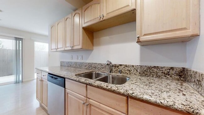 Building Photo - 503 Avenue G - C