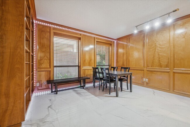 Building Photo - 1524 Nantucket Dr