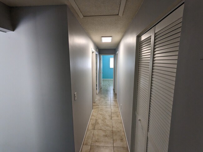 Bedroom's hallway - 430 Patrick Ave