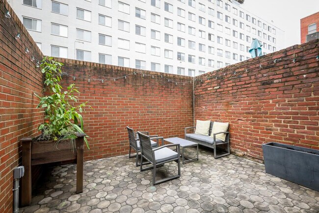 Building Photo - 1421 Hopkins St NW