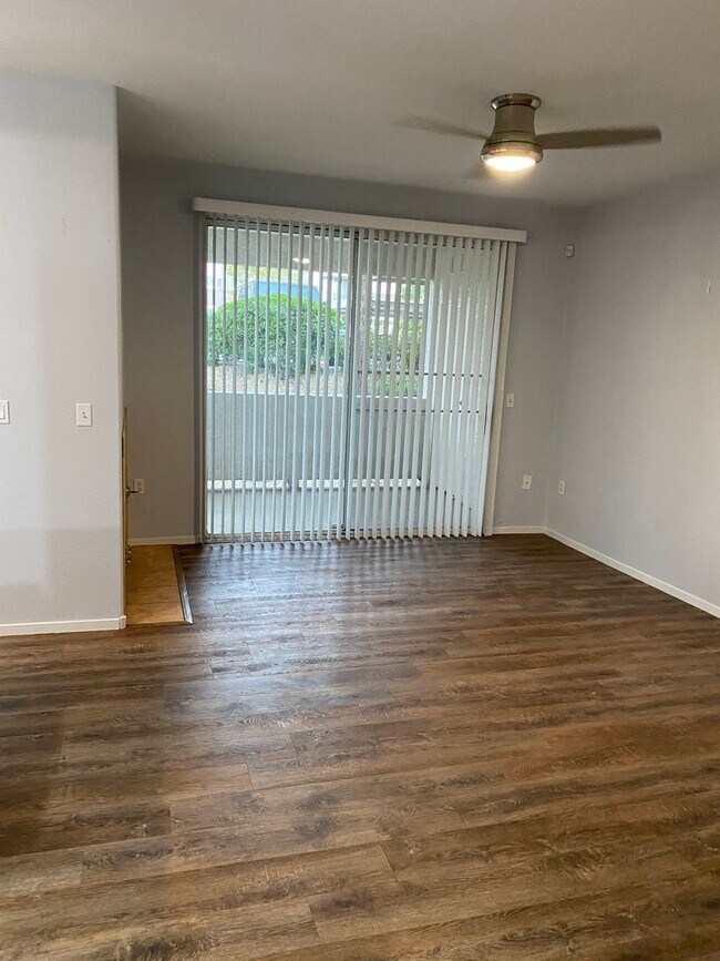 Building Photo - AMERICANA Property Mgmt - 3 beds Condo in ...
