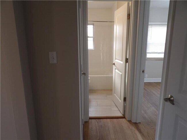 Building Photo - 215 S Ft Thomas Ave