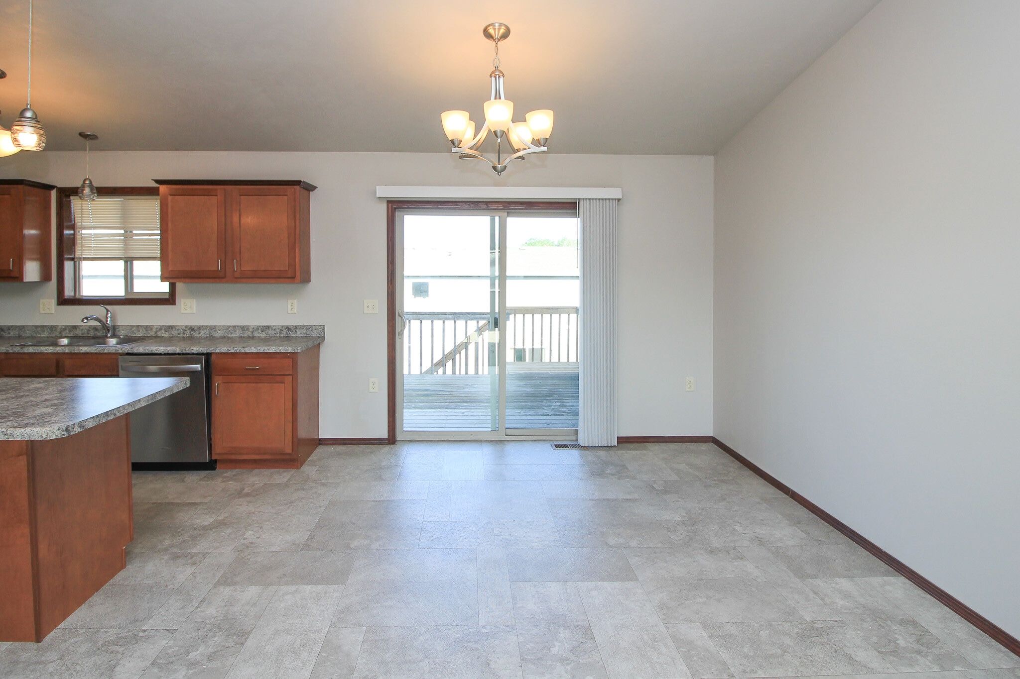 Building Photo - 320 Vernon Dr