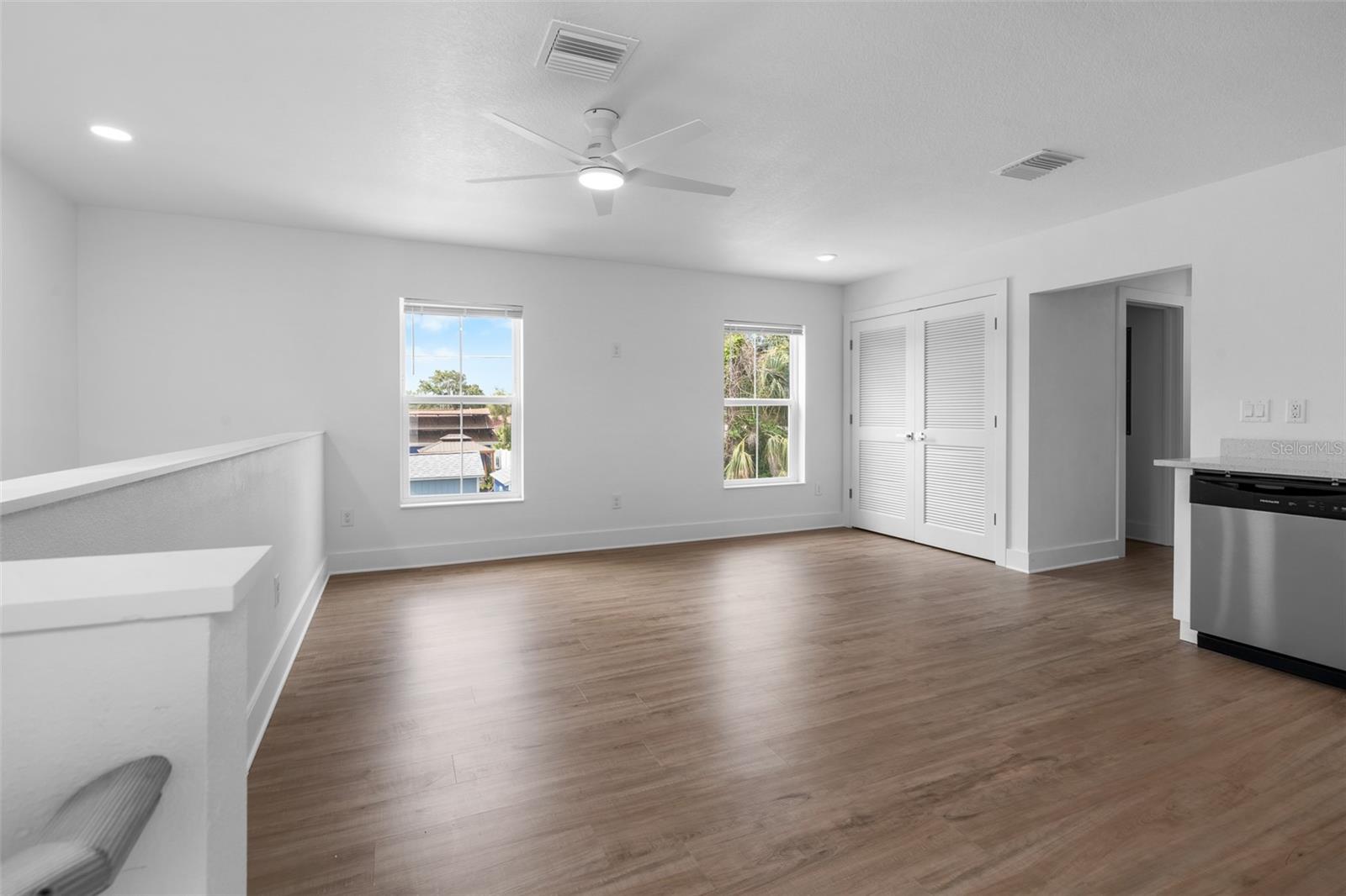 Building Photo - 505 43rd St S