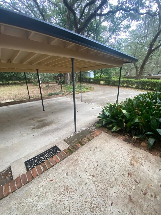 Building Photo - 1504 Sunset Ln