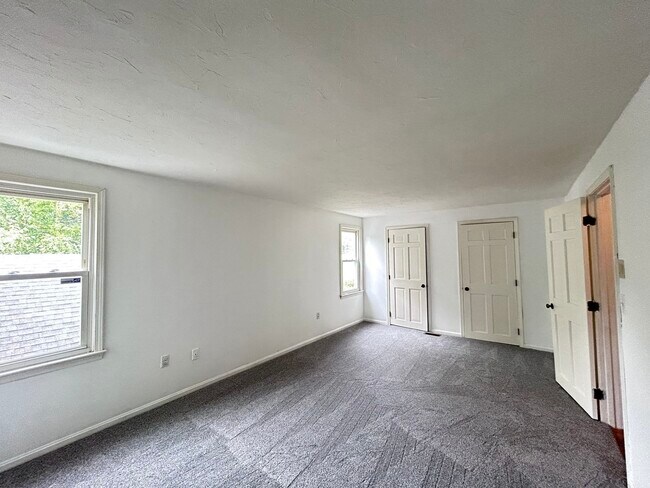 Building Photo - 42 Edgewood Rd