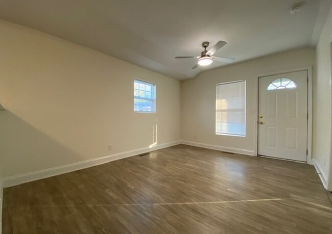 Building Photo - Updated 2 bed, 1 bath near uptown Kannapolis