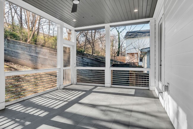 Building Photo - Modern Living in Wedgewood Houston